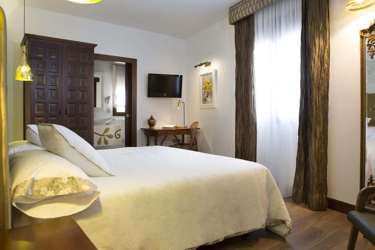 Hotel Hierbaluisa Alarcon Bagian luar foto