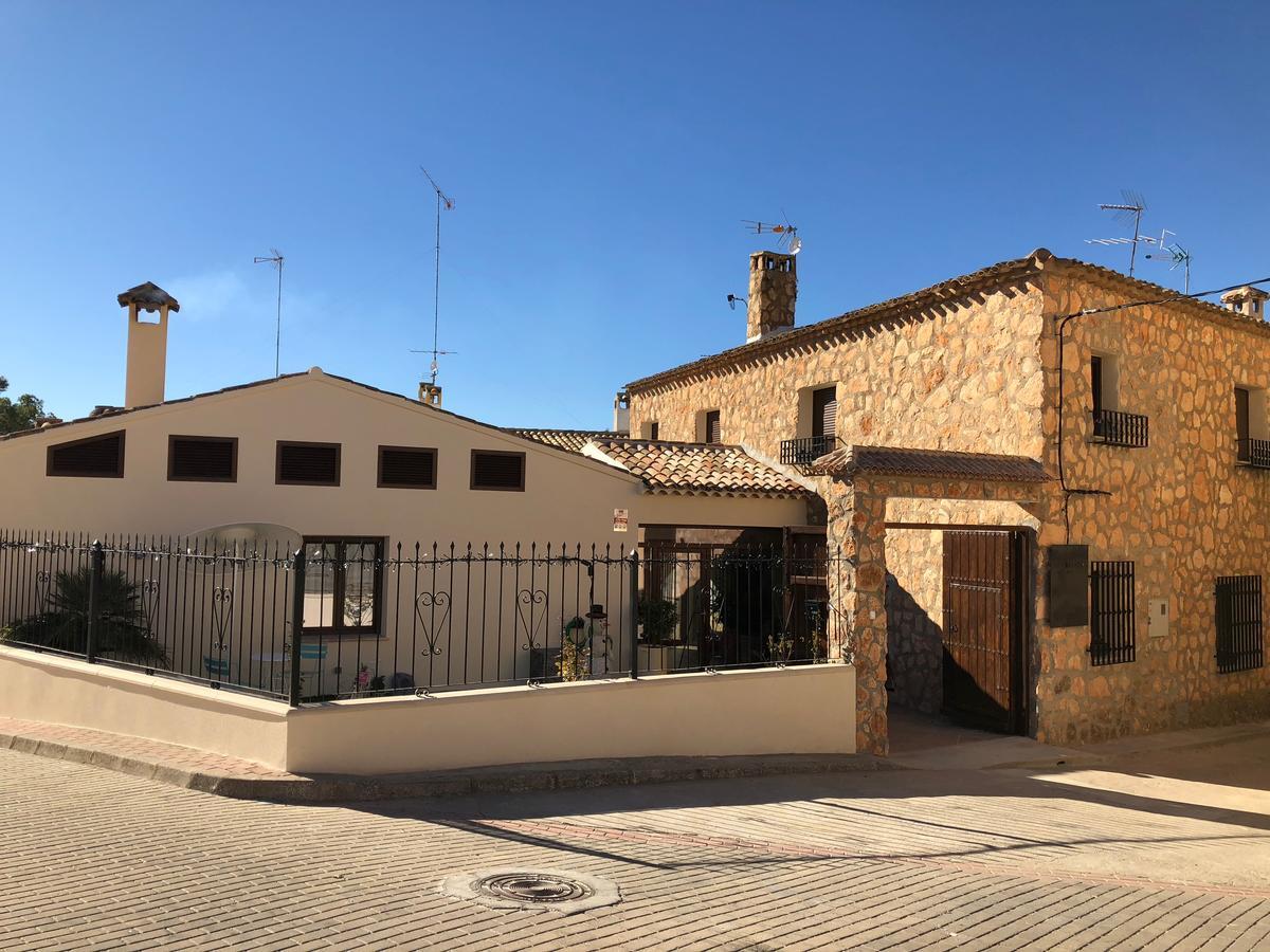 Hotel Hierbaluisa Alarcon Bagian luar foto
